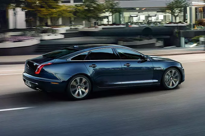 XJ RECOGNISED AS BEST LUXURY CAR IN TOTAL QUALITY IMPACTTM SURVEY