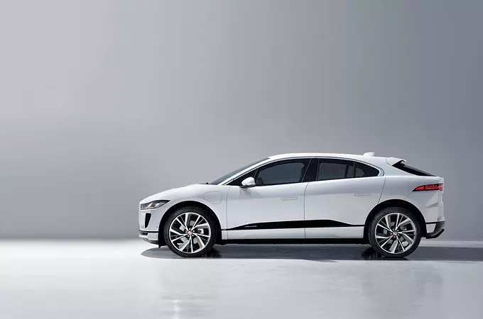 Jaguar Land Rover дава втори живот на батериите на електрическия I-Pace