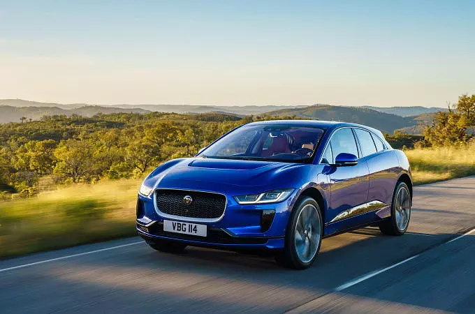 JAGUAR LAND ROVER TRIALS A NEW RECYCLING PROCESS TO HELP TACKLE THE WORLD’S PLASTIC WASTE PROBLEM
