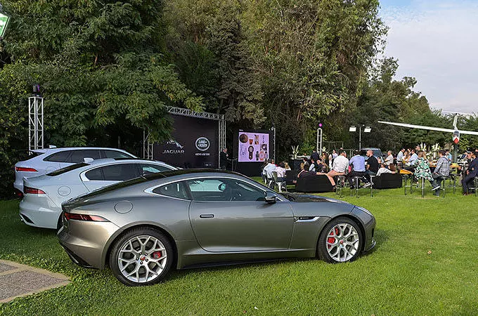 CLIENTES PRUEBAN GAMA COMPLETA DE JAGUAR LAND ROVER EN CLUB DE PLANEADORES DE VITACURA