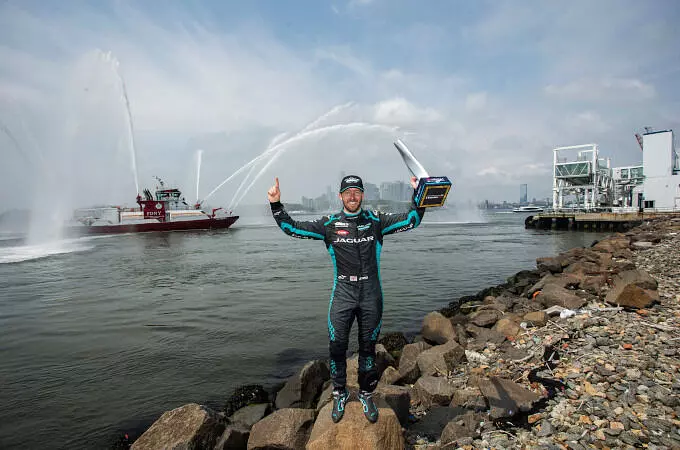 BIRD GLIDES TO HISTORIC VICTORY IN NEW YORK TO LEAD THE FORMULA E WORLD CHAMPIONSHIP