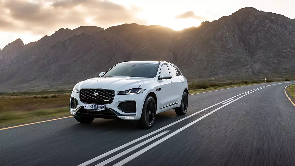 New F-PACE<br><br>
<h1>LUXURY PERFORMANCE SUV</h1>