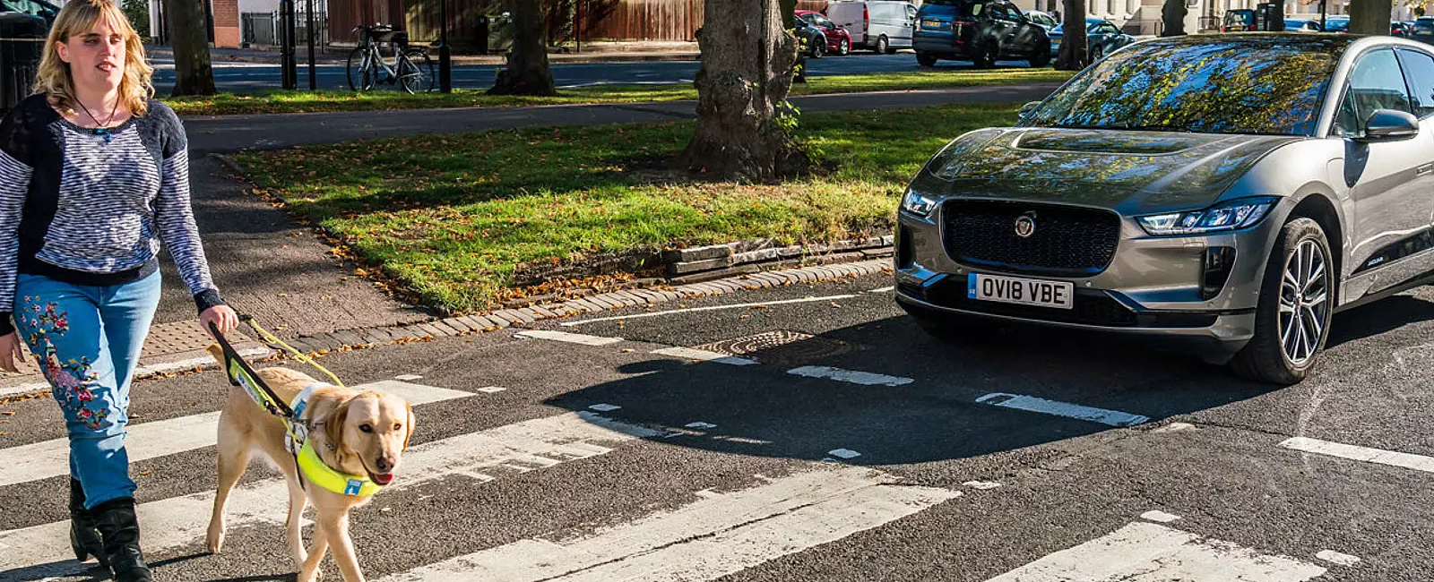 EL SONIDO DEL JAGUAR I-PACE PROTEGE A LOS PEATONES