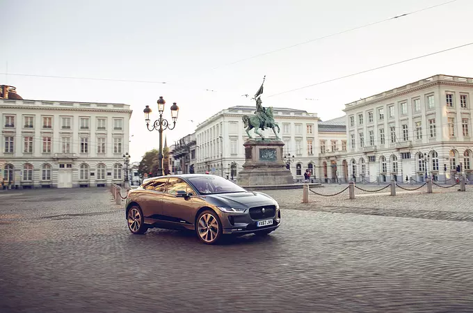 EL JAGUAR I-PACE ATRAVIESA EL TUNEL DEL CANAL DE LA MANCHA CON UNA SOLA CARGA