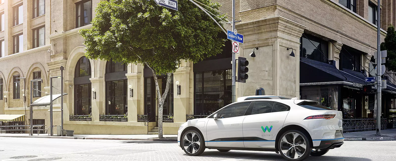 WAYMO Y JAGUAR LAND ROVER ANUNCIAN UN ACUERDO DE COLABORACIÓN DE LARGA DURACIÓN QUE COMIENZA CON EL SISTEMA DE CONDUCCIÓN AUTÓNOMA PARA EL NUEVO JAGUAR I-PACE