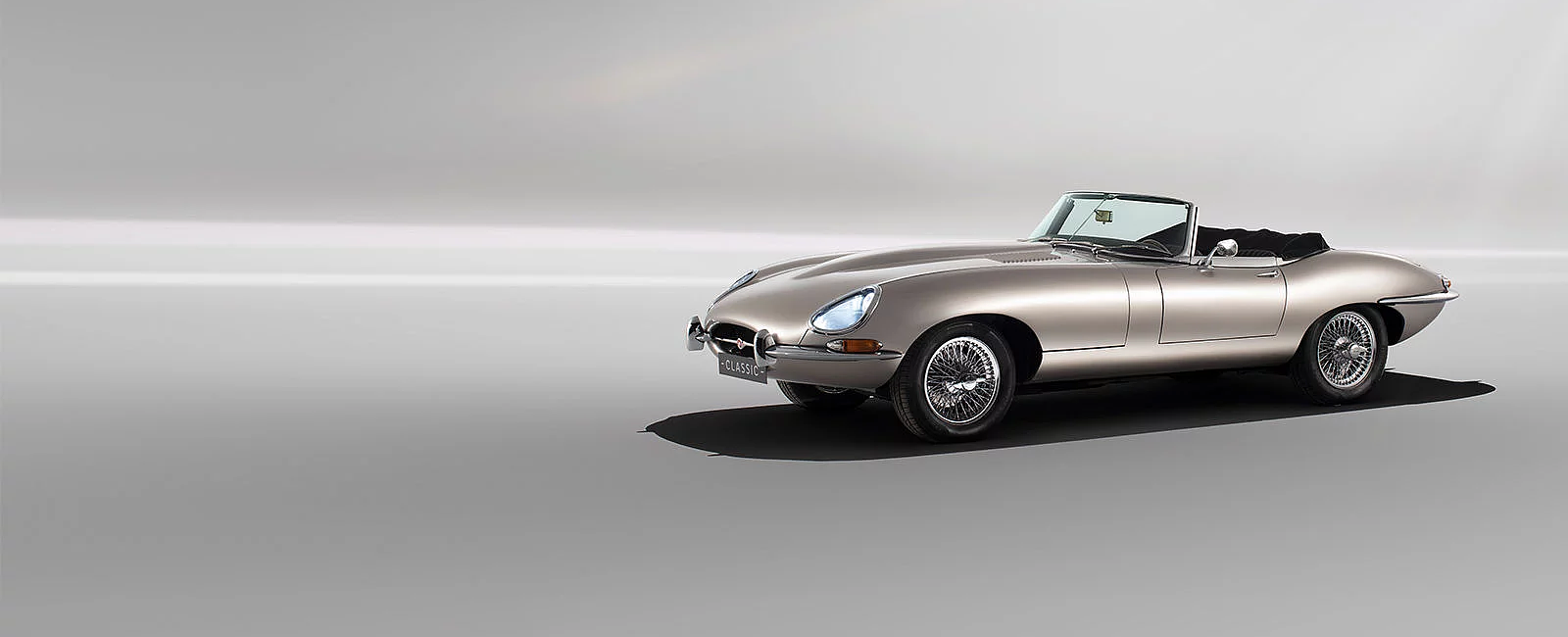 60-ÅRSJUBILEUM FOR DEN IKONISKE SPORTSBILEN: JAGUAR CLASSIC PRESENTERER E-TYPE COLLECTION MED 6 MATCHENDE PAR