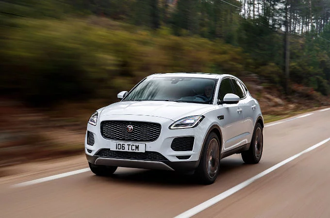 全新 19 年式 NEW JAGUAR E‑PACE 跑車型 COMPACT SUV 追加導入 2.0L INGENIUM P200 渦輪增壓汽油動力選項 全面升級標配智慧主動安全防護系統