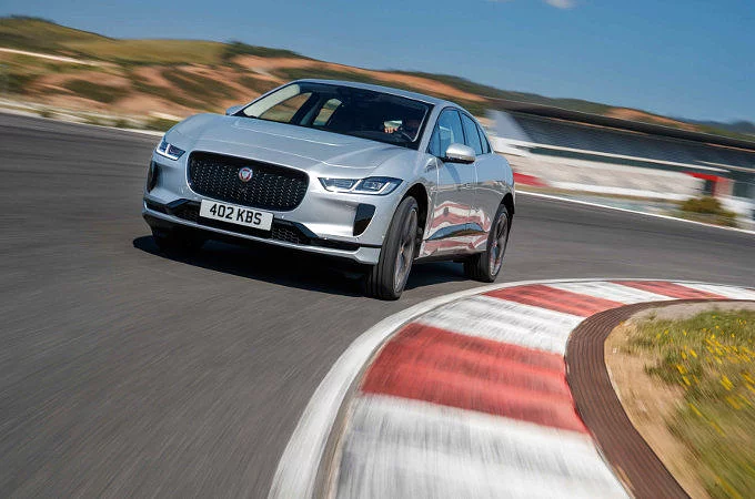 NEW JAGUAR I-PACE 純電跑車型 SUV | 榮獲德國權威金舵獎「全球最佳中型 SUV」肯定