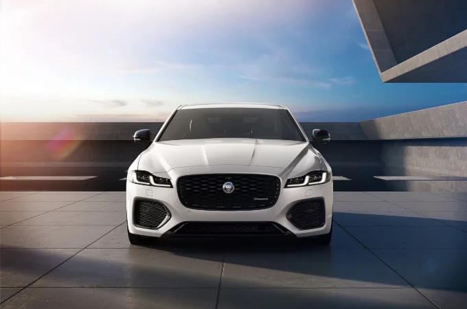 JAGUAR XF AND XE R-DYNAMIC BLACK - ENHANCED DESIGN AND CONNECTIVITY