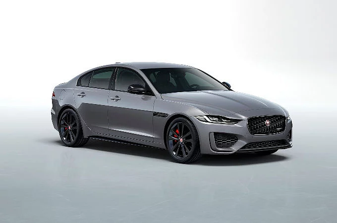  ОНОВЛЕНИЙ СПОРТИВНИЙ СЕДАН JAGUAR XE