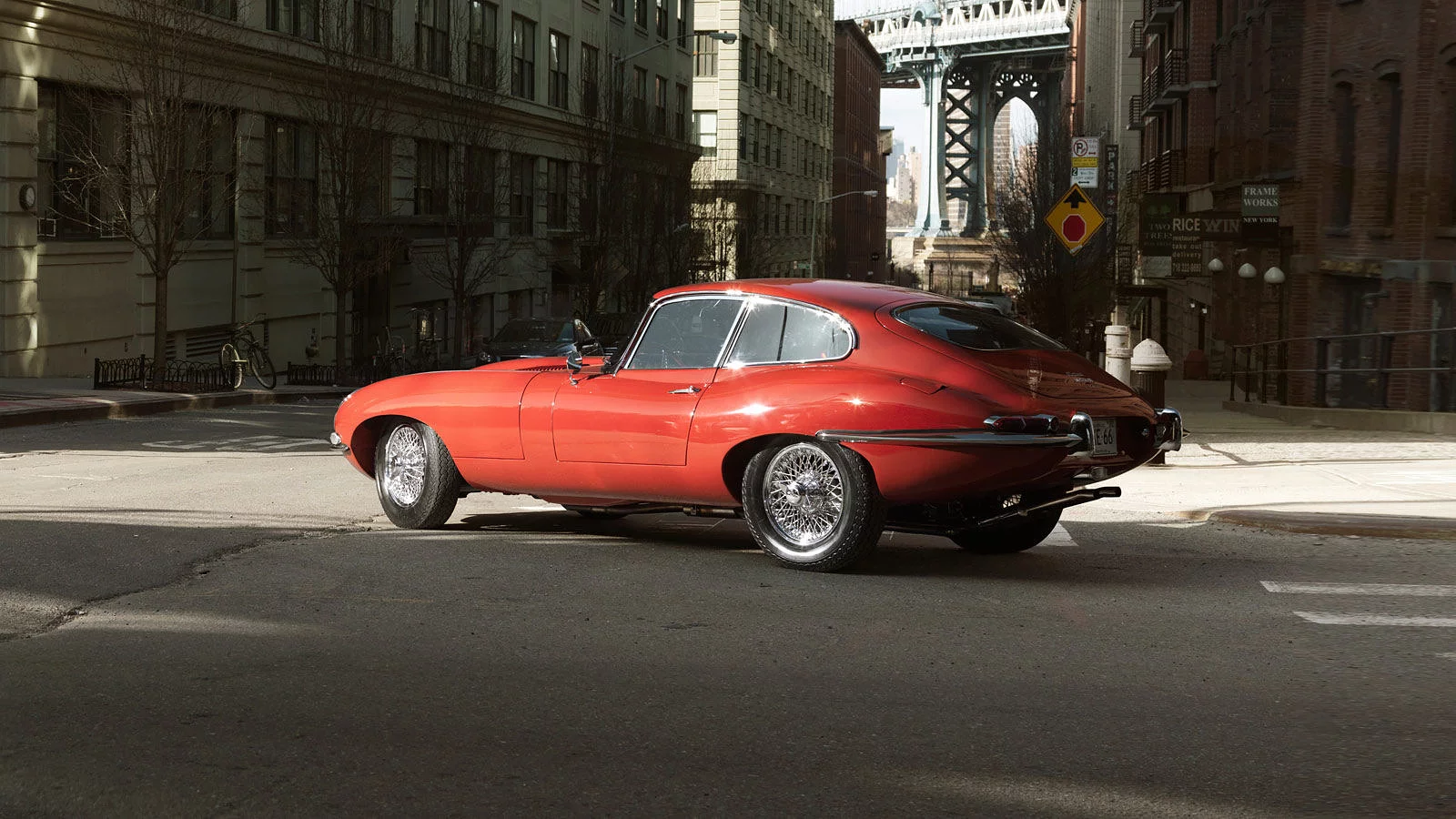 CONTINUE YOUR JOURNEY INTO THE SENSATIONAL 1960S WITH E‑TYPE, XJ AND MORE.