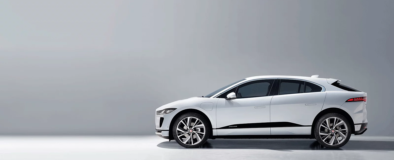 JAGUAR I-PACE DÜNYADA YILIN OTOMOBİLİ SEÇİLDİ