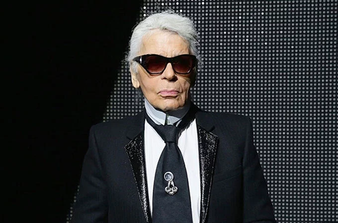 KARL LAGERFELD VE İKONİK STİLİ