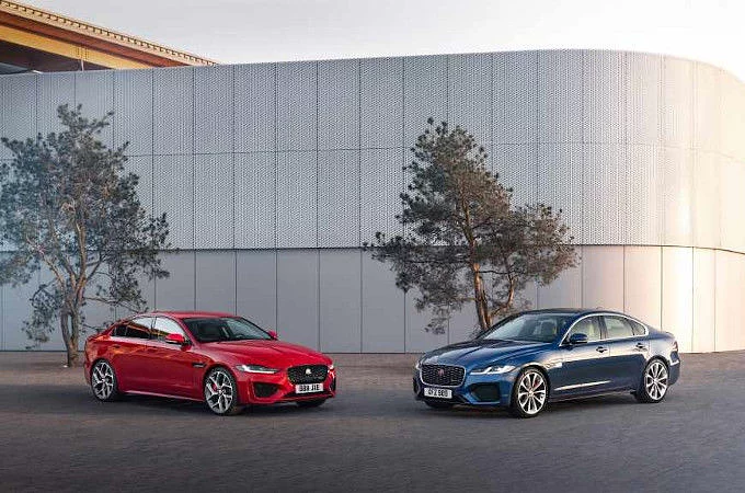 Jaguar zmodernizoval modely XE a XF: Majú lepší interiér a mild-hybridný pohon
