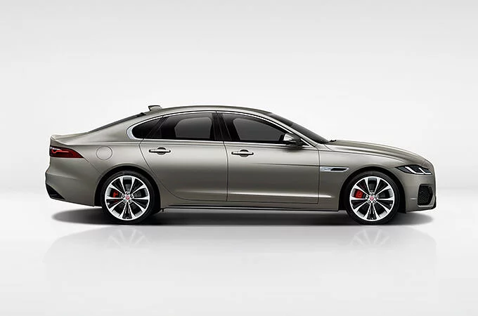PHP 490,000 OFF ON THE JAGUAR XF FROM PHP 4,590,000
