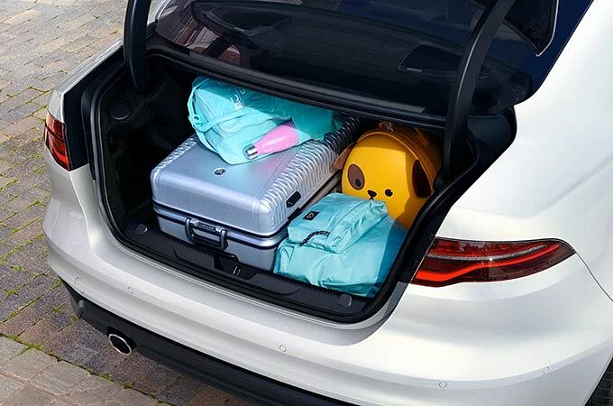 Jaguar XE zdjęcie bagażnika