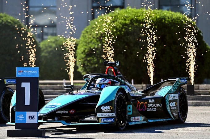 JAGUAR TCS RACING 稱霸 FORMULA E 電動方程式羅馬站 <br> MITCH EVANS 雙重戰兩度奪冠改寫車隊記錄