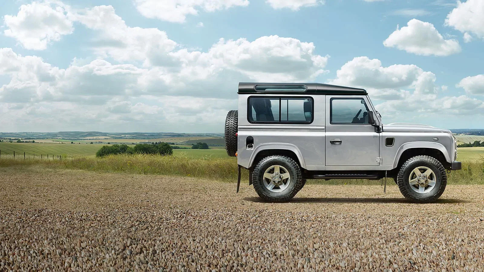 LAND ROVER’IN DEVRİM NİTELİĞİ TAŞIYAN ARAÇLARI