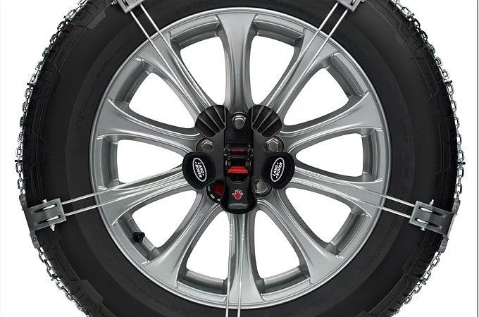 NAKŁADKI PODNOSZĄCE POZIOM PRZYCZEPNOŚCI NA ŚNIEGU