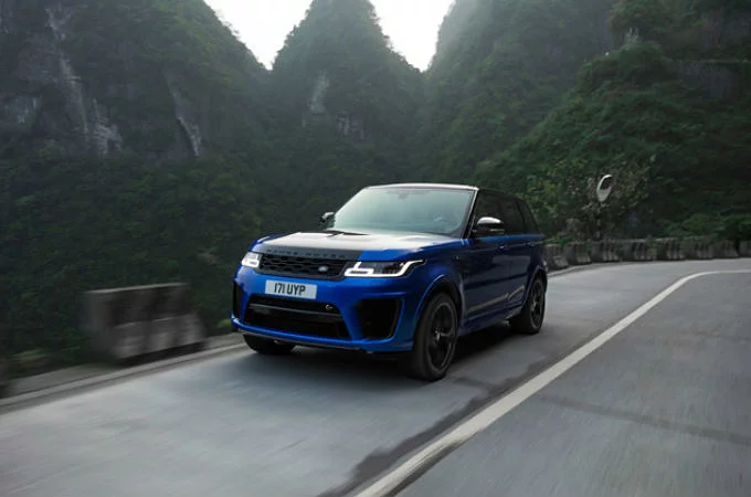 <b>SUPERCAR’LARI GERİDE BIRAKAN RANGE ROVER SPORT SVR, TIANMEN YOL REKORUNU KIRDI.</b>