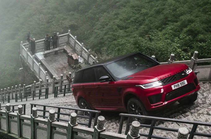 <b>RANGE ROVER SPORT PHEV, CENNETİN KAPISI’NA TIRMANAN İLK SUV OLDU</b>