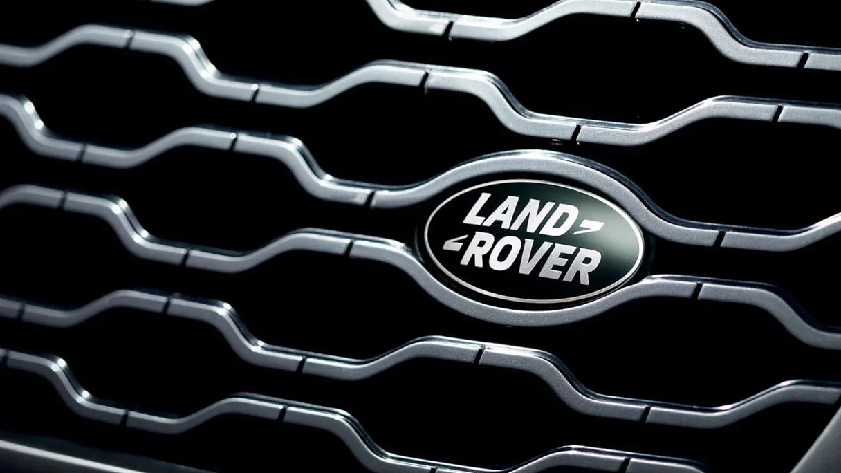 UP TO TWO YEAR / 136,000 KM LAND ROVER APPROVED WARRANTY