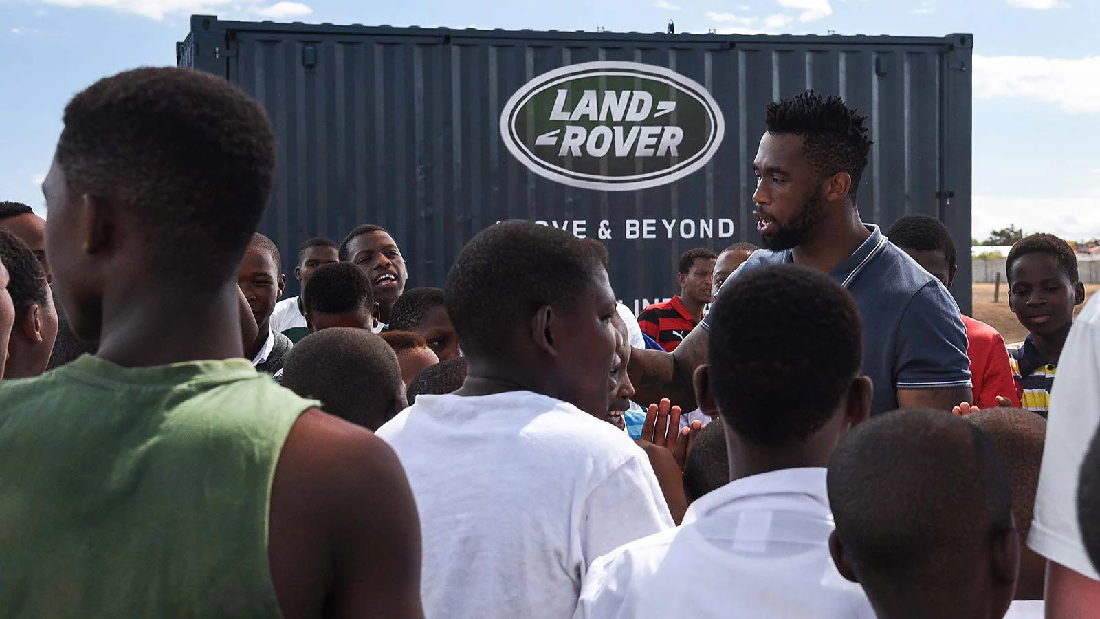 SPRINGBOK AND STORMERS RUGBY PLAYER, AND LAND ROVER AMBASSADOR SIYA KOLISI MAKES RURAL RUGBY DELIVERY