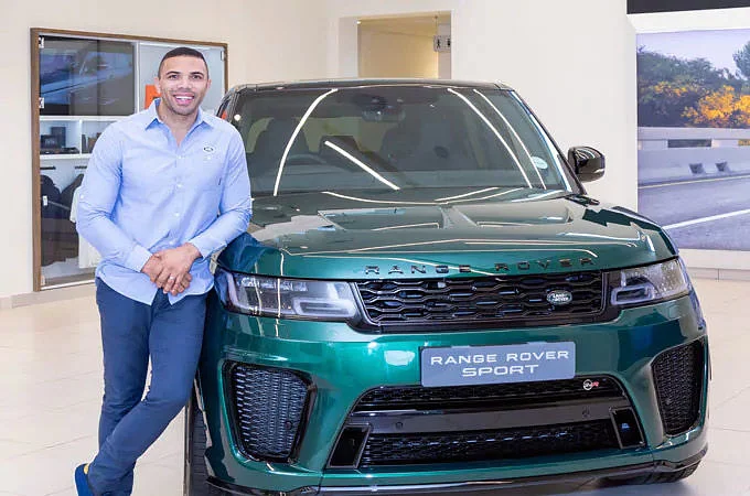 Rugby ambassadors get familiar with the bespoke Range Rover Sport SVR ...