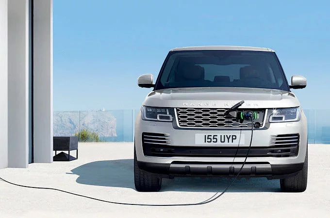 DÖRT DAKİKADA LAND ROVER’IN PHEV TEKNOLOJİSİ