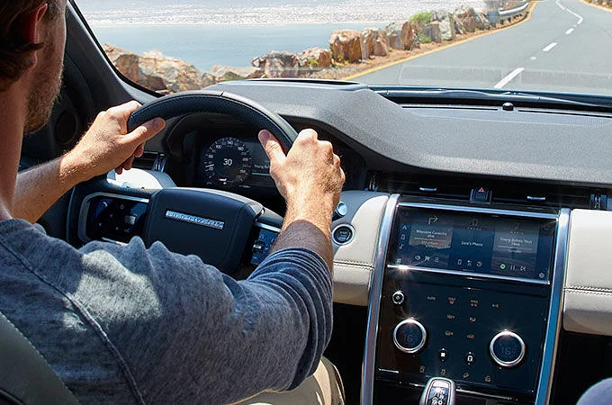 SYSTEMY WSPOMAGAJĄCE KIEROWCĘ