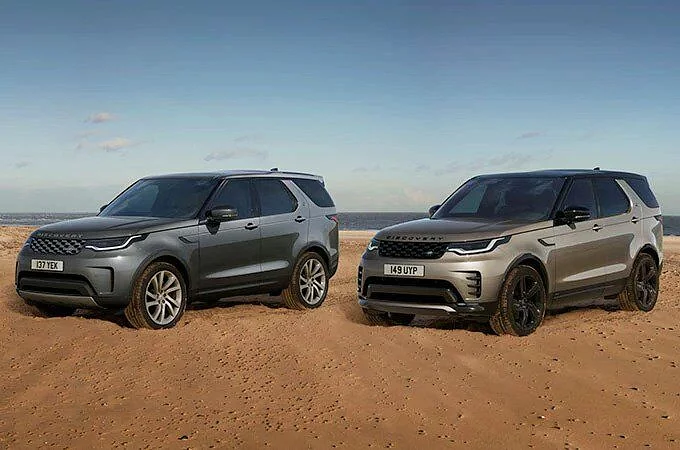 Dwa Land Rover Discovery obok siebie