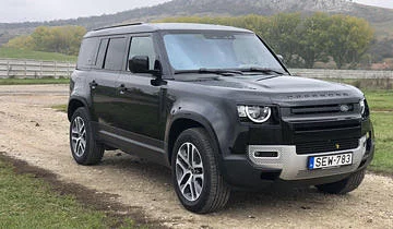 Hegyi túra helyett sherpás csúcstámadás - Land Rover Defender 110 teszt