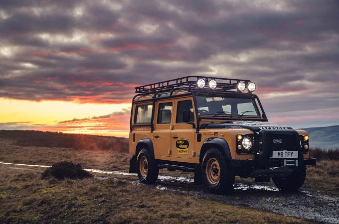 EVENTYRLYSTNE DEFENDER WORKS V8 TROPHY