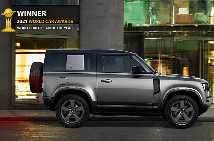 DEFENDER Z NAGRODĄ 2021 WORLD CAR DESIGN OF THE YEAR