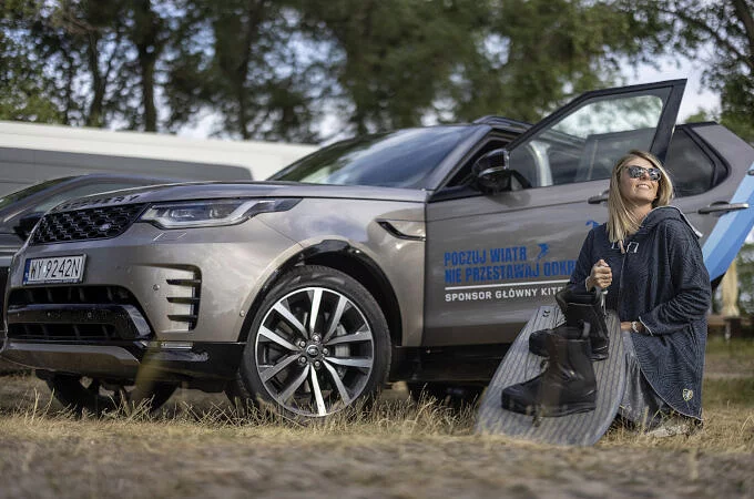 LAND ROVER NAPĘDZA MISTRZOSTWA POLSKI W KITESURFINGU I WINGFOILU