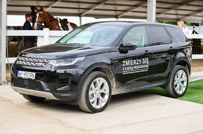 LAND ROVER WSPIERA WARSAW JUMPING 2021