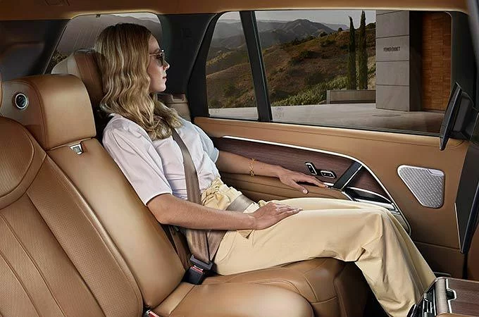 Nowy Range Rover zdjęcie tylnich siedzeń