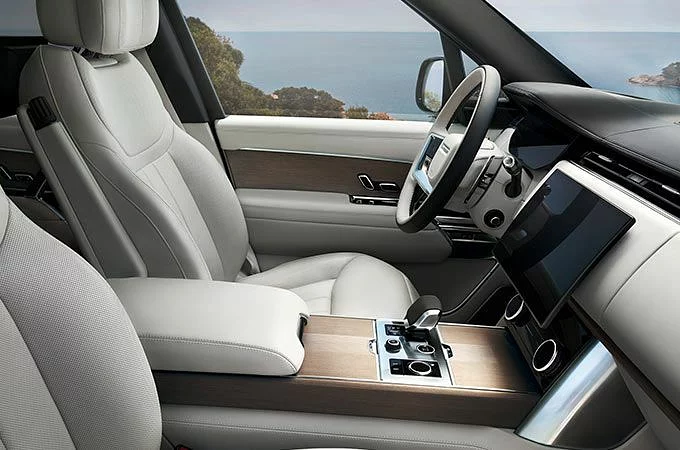 Naujasis „Range Rover“: ramybės šventovė, kurios duris galima užverti nuotoliniu būdu
