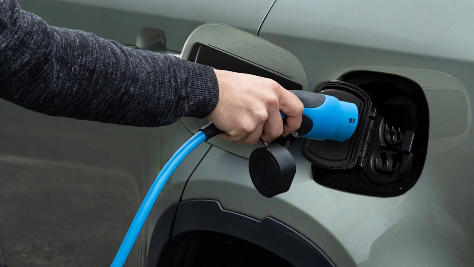 HOW TO CHARGE YOUR PLUG‑IN ELECTRIC HYBRID (PHEV)