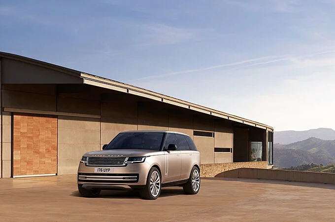 BEŞİNCİ NESİL YENİ RANGE ROVER’IN <br> DÜNYA LANSMANI <br> 