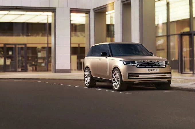 JAUNAIS RANGE ROVER: VIEDO TEHNOLOĢIJU ĒRTĪBAS UN LUKSUSS KATRĀ ASPEKTĀ