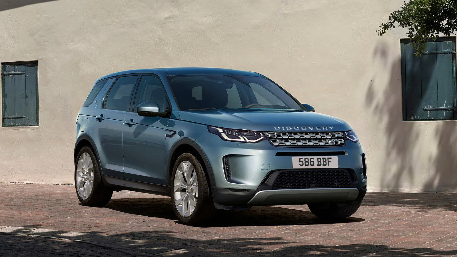 Side View of Range Rover Evoque