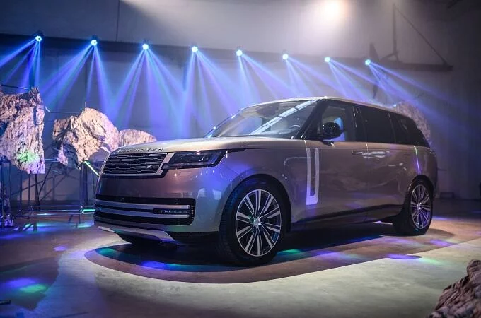 Iš karališkos prezentacijos Londone į Vilnių: įspūdingai pristatytas naujasis „Range Rover“