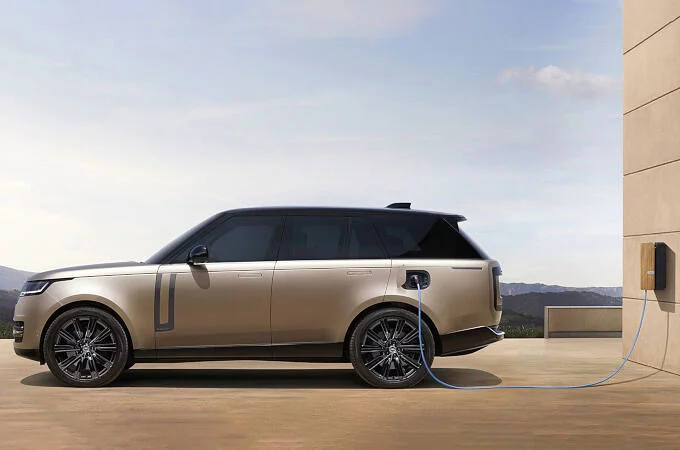 <p style="font-style: italic;">14 februar 2022</p> <br>NYE RANGE ROVER PLUG-IN HYBRID