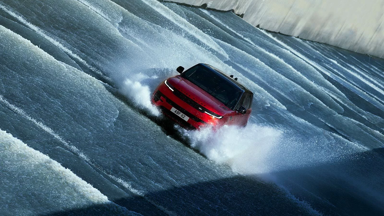 Vi introduserer Land Rover Genuine Winter Wheels og Approved Tyres.