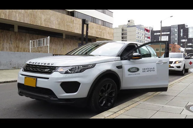 LLEGAMOS A COLOMBIA Y NOS QUEDAMOS PARA AYUDAR. SIEMPRE.  LAND ROVER, UN ALIADO DE COLOMBIA