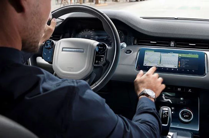 AKTUALIZACJA MULTIMEDIÓW - APPLE CARPLAY I ANDROID AUTO