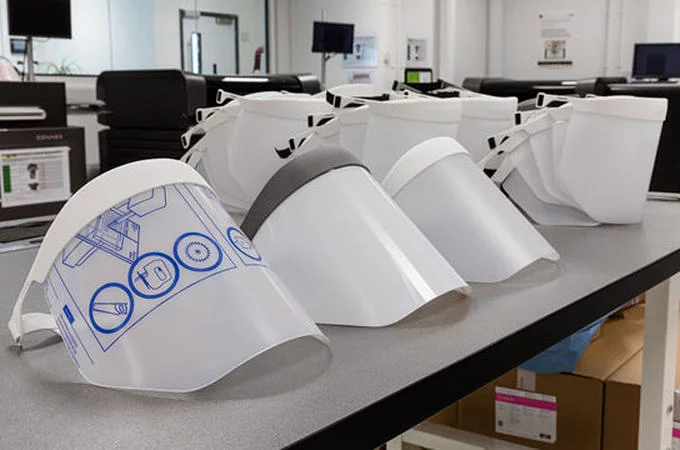 KONCERN JAGUAR LAND ROVER PRODUKUJE PRZYŁBICE OCHRONNE NA POTRZEBY WALKI Z KORONAWIRUSEM