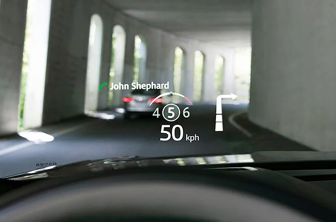 شاشة العرض الأمامية الجديدة