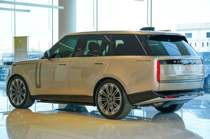  مجموعة السيارات الأوروبية تكشف عن رينج روڤر الجديدة في حلبة البحرين الدولية